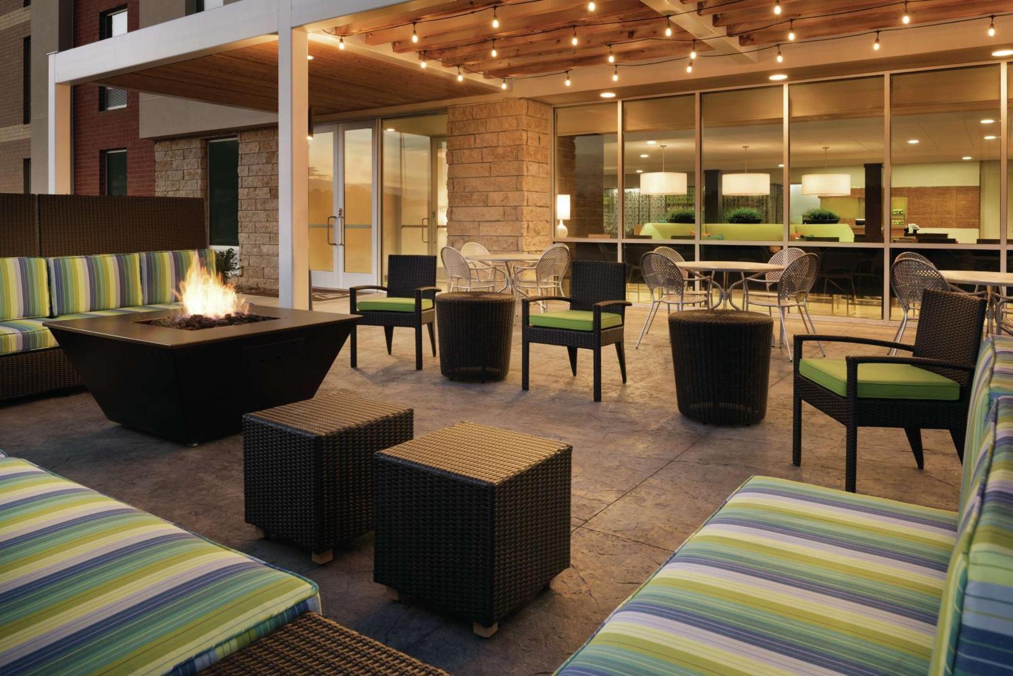 Home2 Suites By Hilton Iowa City Coralville Bagian luar foto