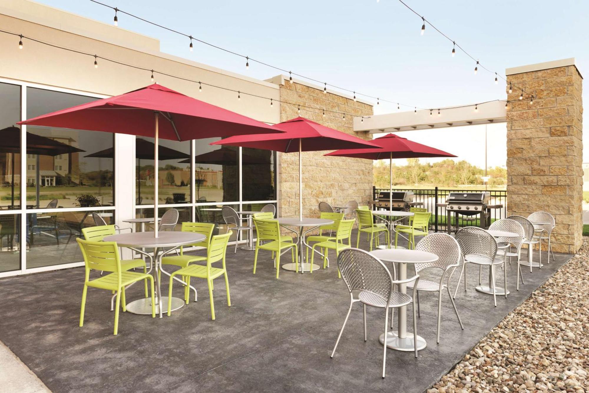 Home2 Suites By Hilton Iowa City Coralville Bagian luar foto