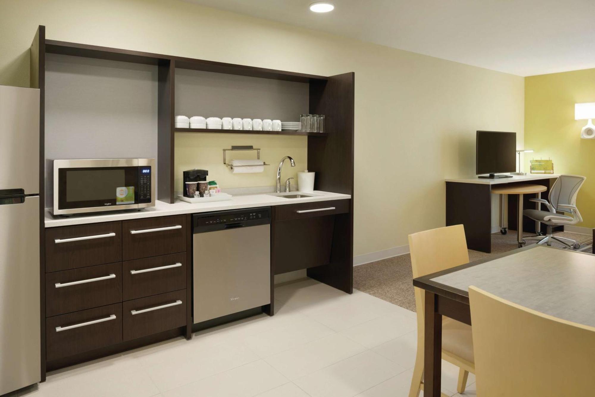 Home2 Suites By Hilton Iowa City Coralville Bagian luar foto